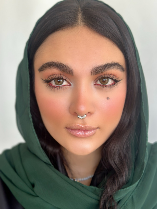 سبز عسلی تیره دور مشکی