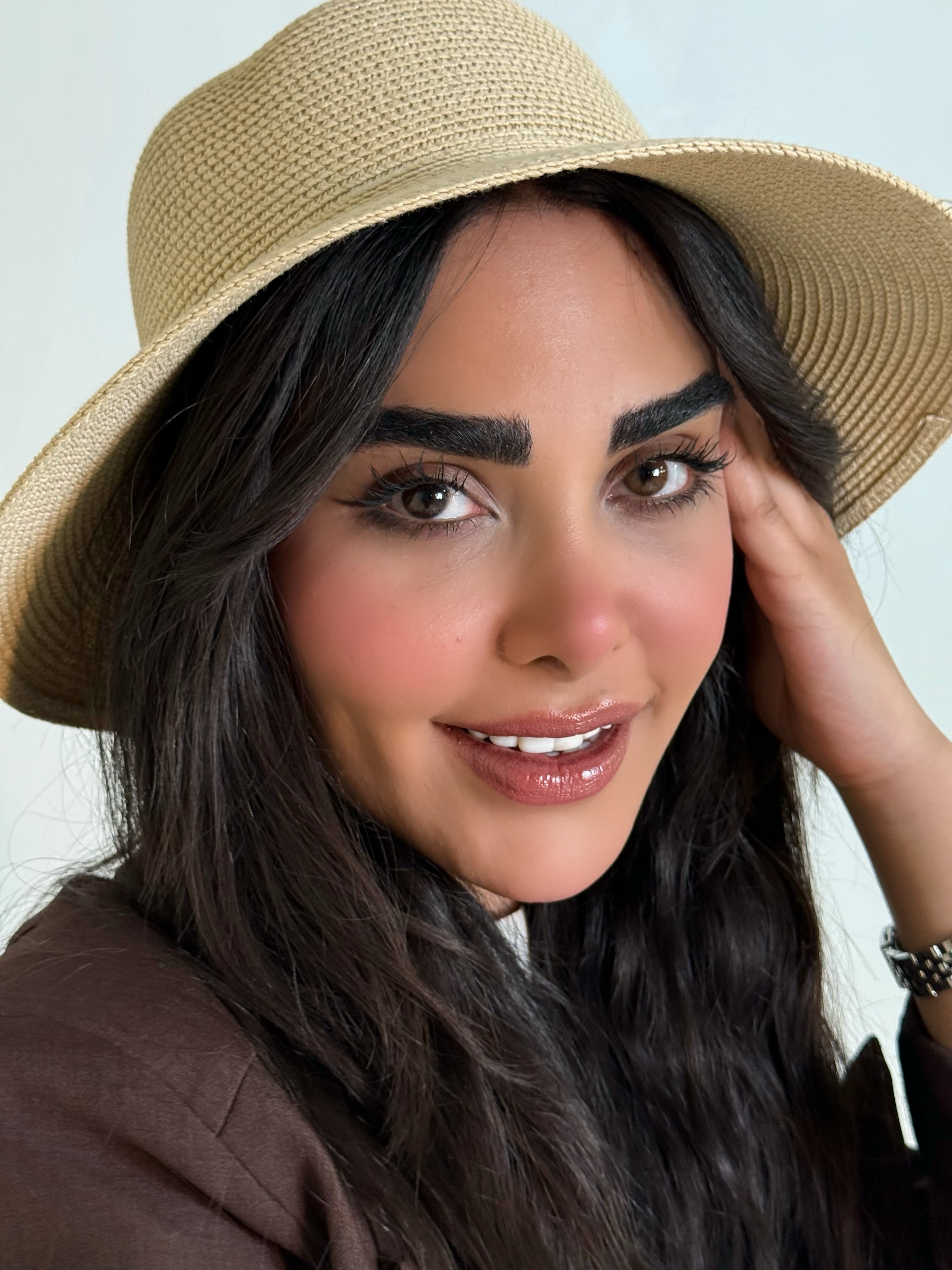 قهوه ای تیره با بزرگنمایی