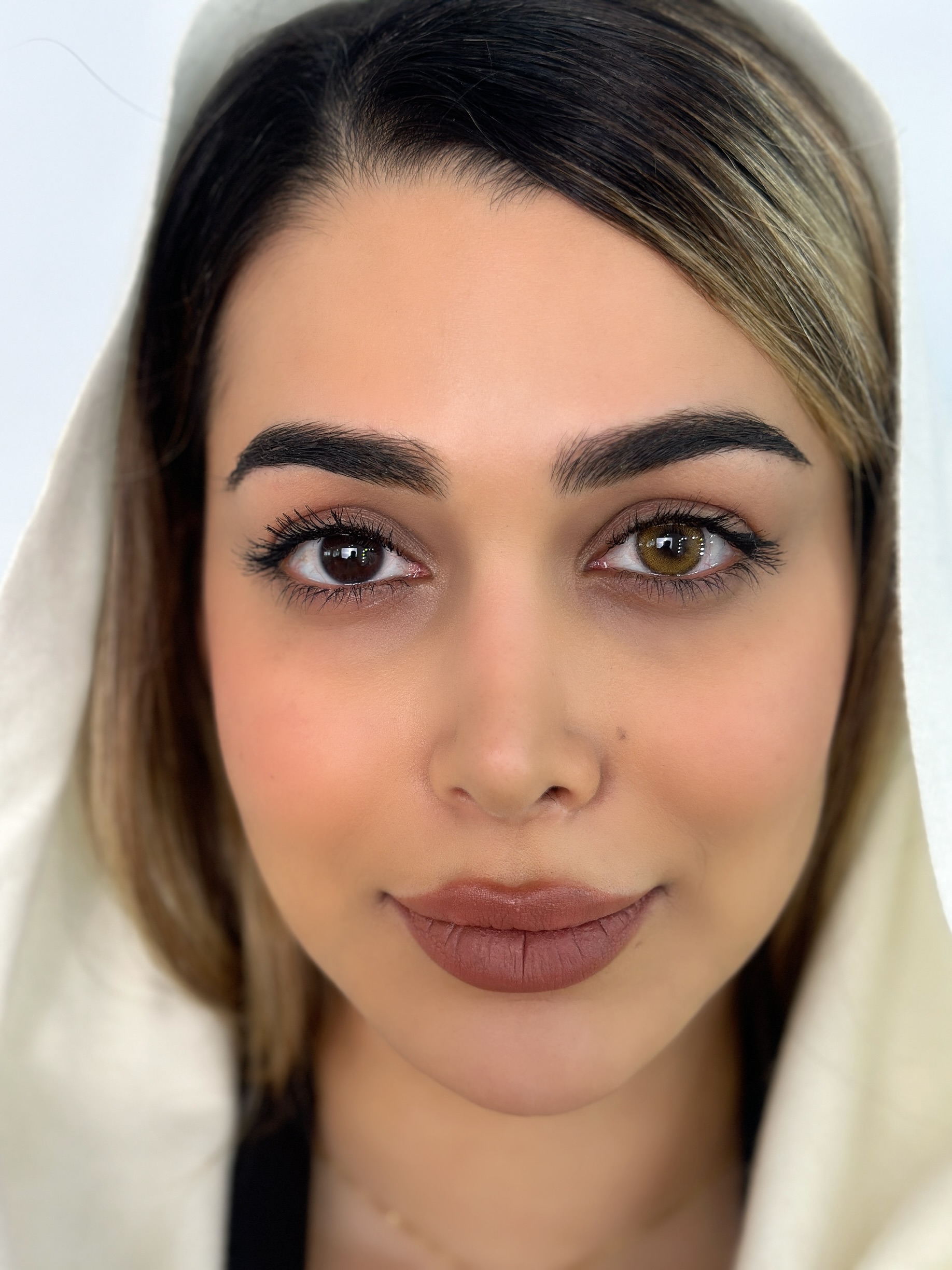عسلی دور مشکی